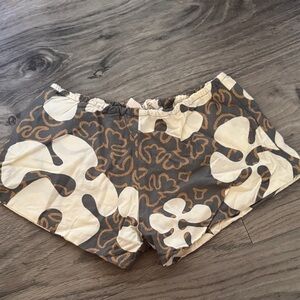 Manuhealii Shorts - Gray and Cream Floral